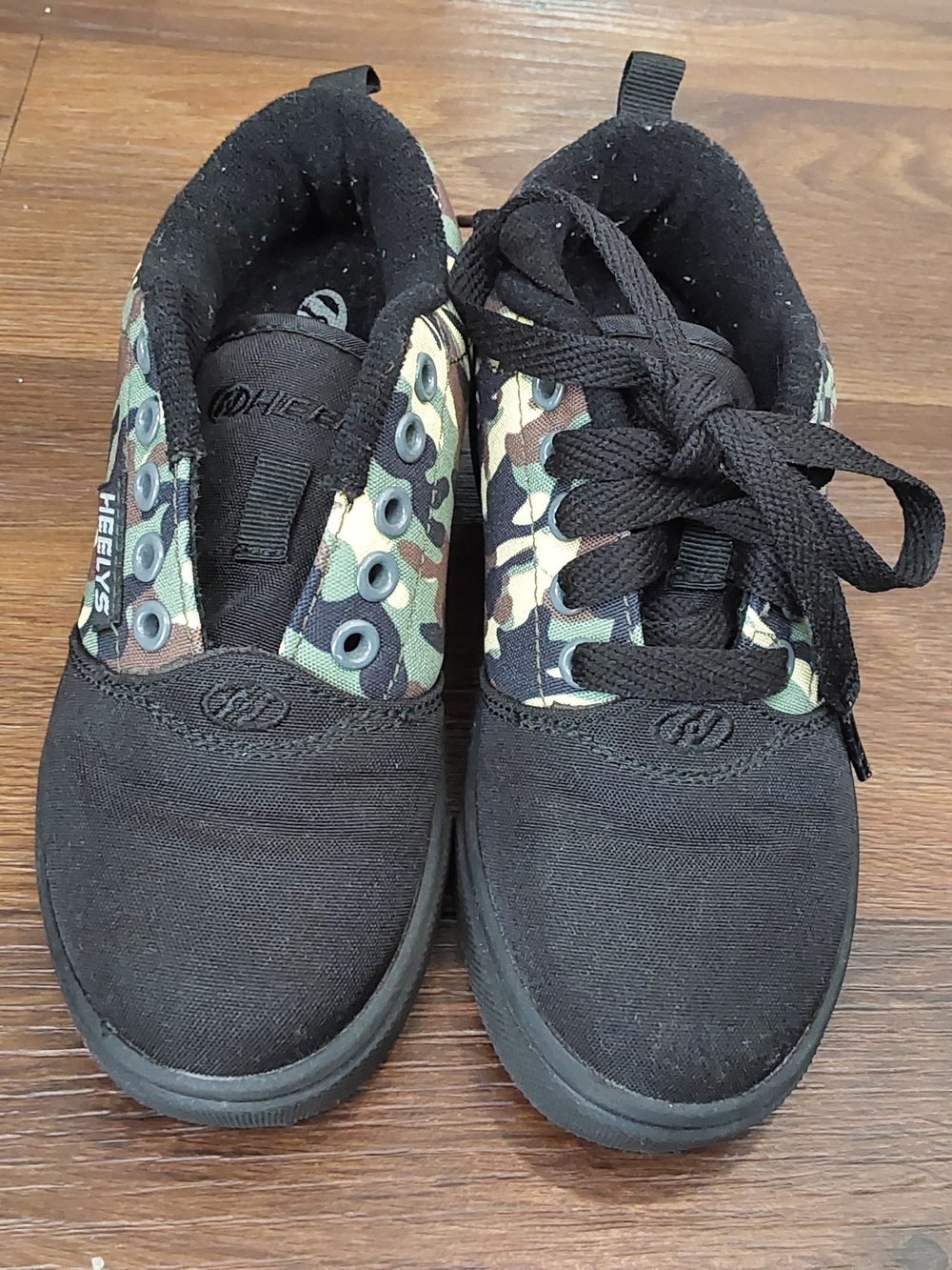 Heelys Kids' Black Canvas Camo Accent Low-Top Skate Shoes